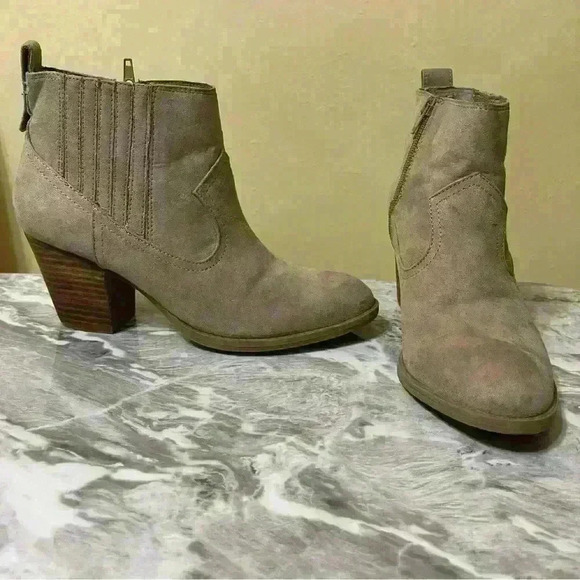 Carlos by Carlos Santana Women's Daisy Block-Heel Booties Doe Beige Size 8M - Picture 8 of 13